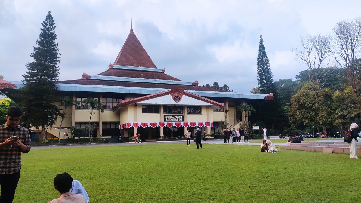 UNIVERSITAS SEBELAS MARET